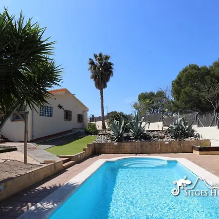 Holiday home Bright Casa Els Cards Close To Sitges With Air Conditioning Puigmolto