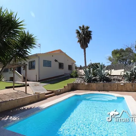 Bright Casa Els Cards Close To Sitges With Air Conditioning